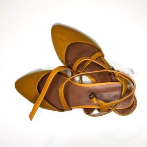 NWOT Indigo Rd. Flats